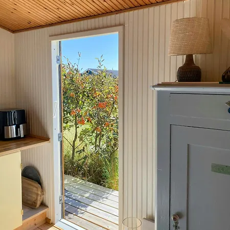 Feriehus Charming Summer House With Wild Garden On Lolland *