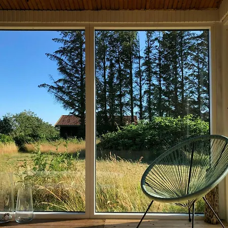 Feriehus Charming Summer House With Wild Garden On Lolland *