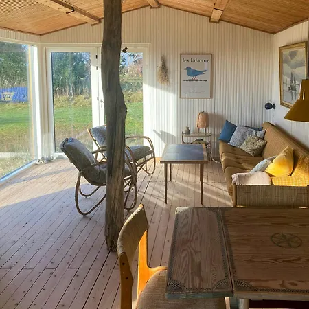 Feriehus Charming Summer House With Wild Garden On Lolland *
